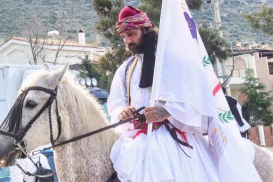 Με άλογα, φουστανέλες και κλαρίνα οι εορτασμοί στη Γλυφάδα