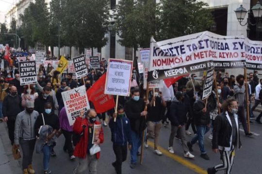 Μαζική, πολύχρωμη διαδήλωση ενάντια στον ρατσισμό