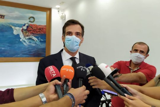 Παραίτηση Αρκουμανέα ζητά ο ΣΥΡΙΖΑ για το κορονοπάρτι του ΕΟΔΥ
