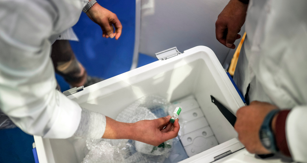 Γιατί οι Γερμανοί ειδικοί συνέστησαν αναστολή του εμβολιασμού με το εμβόλιο της AstraZeneca