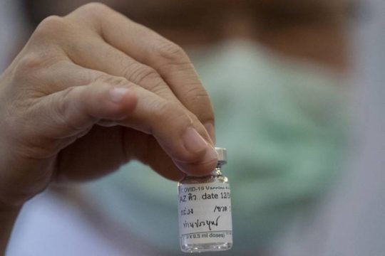Θρόμβωση υπέστησαν τρεις υγειονομικοί που εμβολιάστηκαν με AstraZeneca