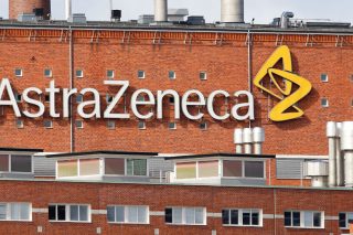 Επιστολή Κομισιόν σε AstraZeneca και στο βάθος…Ευρωπαϊκό Δικαστήριο