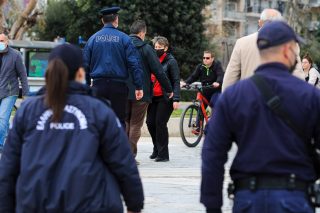 Τι θα γίνει, φίλε μου, μ’ εμάς;