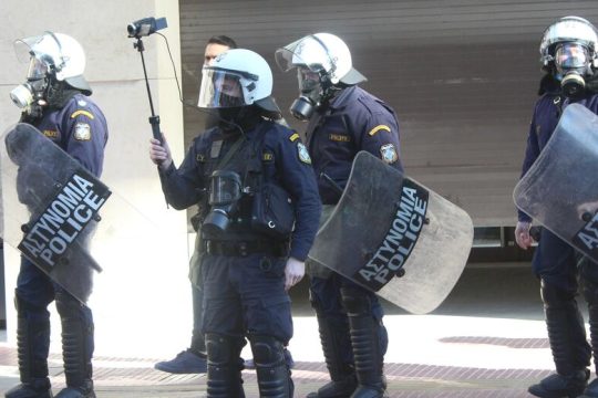 Πώς μας δουλεύει ο κ. Χρυσοχοΐδης