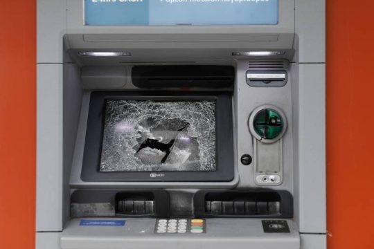 Μπαράζ επιθέσεων σε Πειραιά, Μοσχάτο και Χολαργό