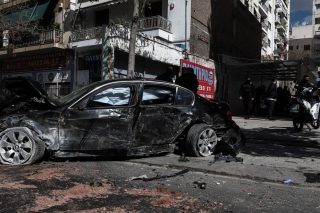 Τρεις τραυματίες σε αστυνομική καταδίωξη