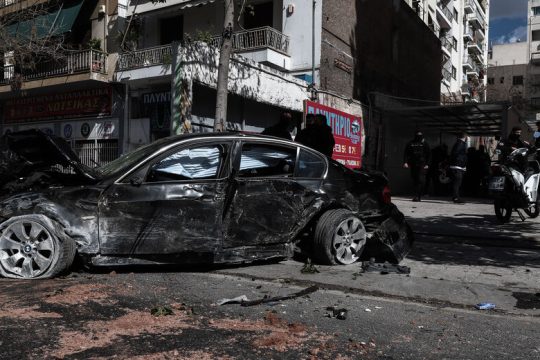 Τρεις τραυματίες σε αστυνομική καταδίωξη