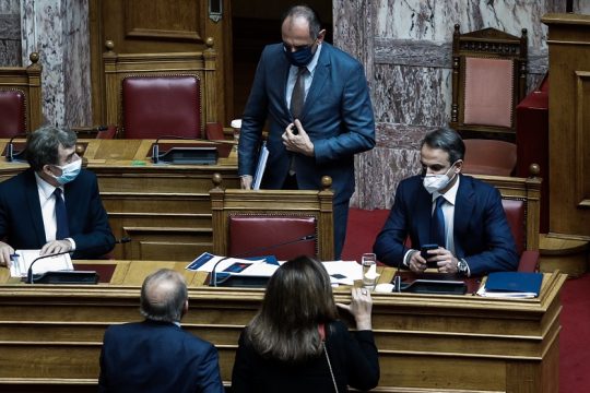 «Κατηγορώ» κατά της κυβέρνησης για αστυνομοκρατία, πόλωση και διχασμό