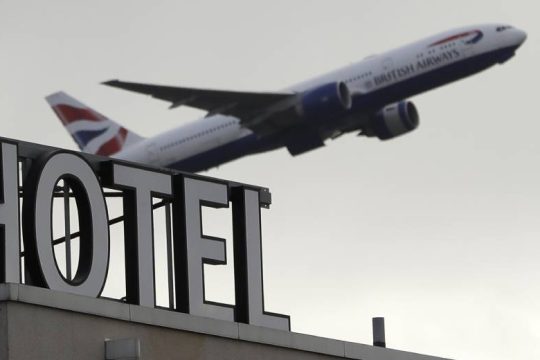 «Ζώνη αβεβαιότητας» και Βρετανοί τουρίστες