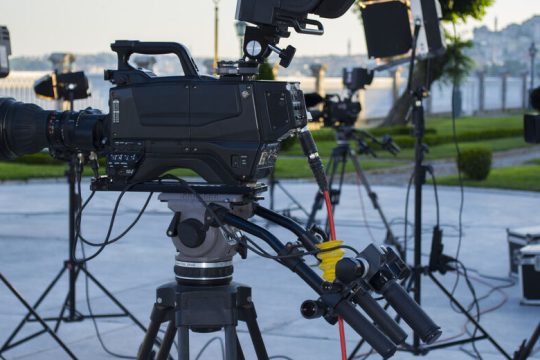Υπεράσπιση Μπιμπίλα και επισήμανση του κινδύνου συντηρητικοποίησης