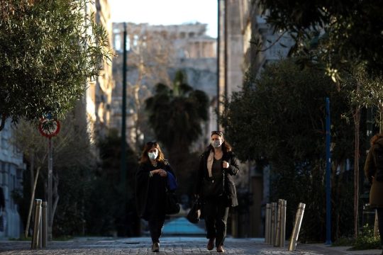 Σχεδόν τα μισά κρούσματα και πάλι στην ασθμαίνουσα νοσηλευτικά Αττική