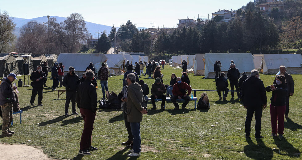 Ζητείται λύση για 400 άστεγους του σεισμού
