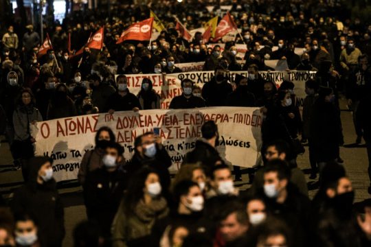 Λαοθάλασσα στους δρόμους κατά της καταστολής και της αστυνομικής βαρβαρότητας