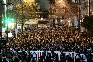 Πλημμύρισαν οι δρόμοι με αλληλέγγυους