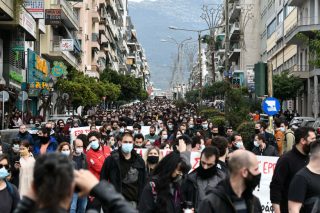 Μεταδίδουν οι διαμαρτυρίες την αρρώστια;