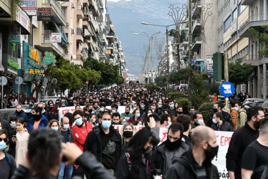 Μεταδίδουν οι διαμαρτυρίες την αρρώστια;