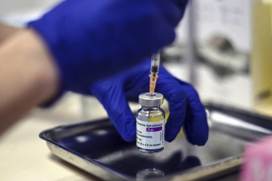 Μόσιαλος: Το εμβόλιο για Covid-19 δεν αποτελεί κίνδυνο για εγκύους ή βρέφη και νεογέννητα