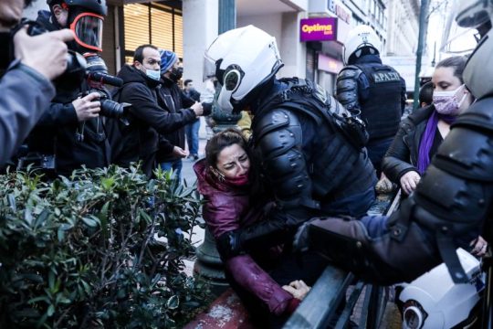 Η αστυνομία διέλυσε με αγριότητα τη συγκέντρωση για τον Κουφοντίνα