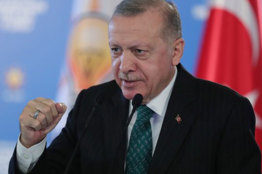 Πυρά κατά Ερντογάν για κομματική φιέστα εν μέσω πανδημίας