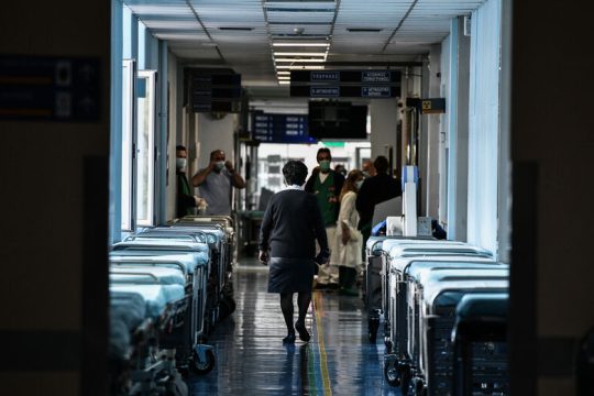 Χωρίς γιατρούς ρίχτηκε στη μάχη ο «Ερυθρός Σταυρός»