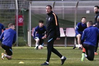 Ξεκίνημα με… κάτω την μπάλα