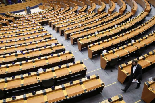 Κοινή δήλωση ευρωβουλευτών και εθνικών βουλευτών για άρση των πατεντών στα εμβόλια
