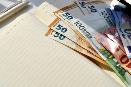Σε ιδιώτες και η έκδοση συντάξεων, η ασφάλιση και οι οφειλές προς τον e-ΕΦΚΑ