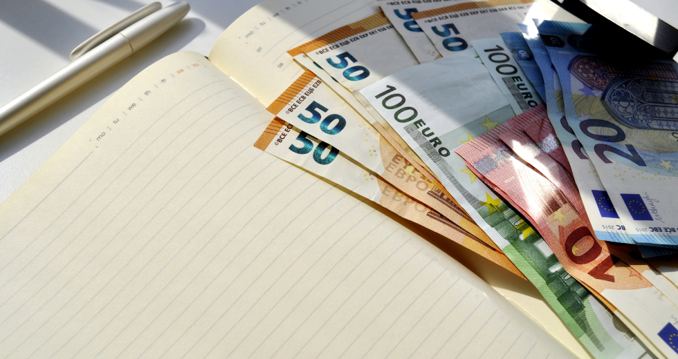 Σε ιδιώτες και η έκδοση συντάξεων, η ασφάλιση και οι οφειλές προς τον e-ΕΦΚΑ