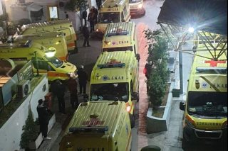 Το ΕΣΥ έχει γονατίσει και η κυβέρνηση αυτοσχεδιάζει