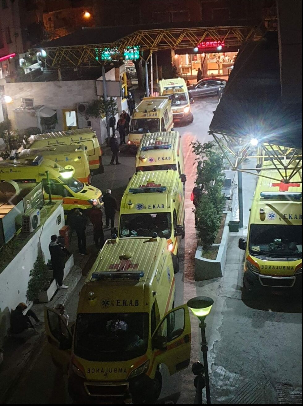 Το ΕΣΥ έχει γονατίσει και η κυβέρνηση αυτοσχεδιάζει