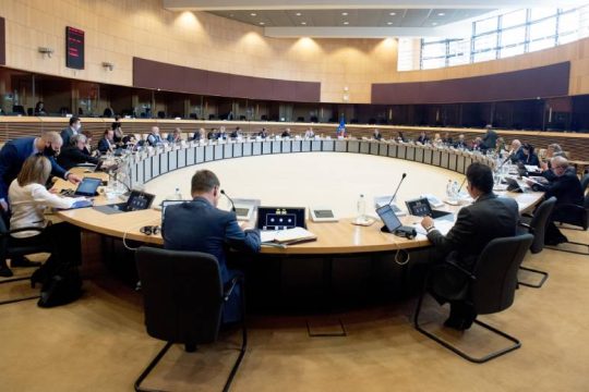 Στην Κομισιόν φέρνει ο ΣΥΡΙΖΑ τη λογοκρισία στα social media