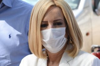 «Ανέμελη κυβέρνηση, ανεξέλεγκτη πανδημία»