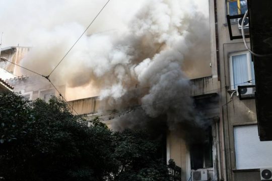 Πυρκαγιά σε κτίριο στο κέντρο της Αθήνας