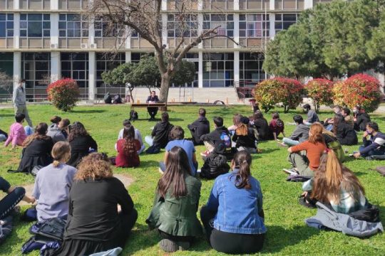Το ΑΠΘ υπό αστυνομική «κατάληψη», φοιτητές και καθηγητές σε έξωση
