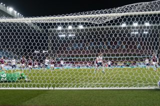 Η UEFA παίζει… καθυστερήσεις