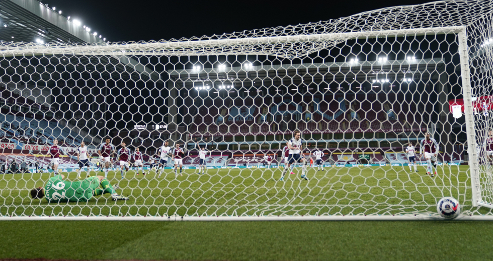 Η UEFA παίζει… καθυστερήσεις