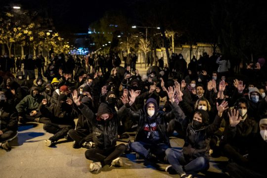 Δεν κοπάζει ο αγώνας για τον μουσικό Πάμπλο Χασέλ στην Ισπανία