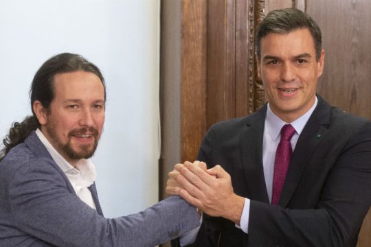 Ο επικεφαλής των Podemos αφήνει την κυβέρνηση για να κατέβει υποψήφιος στη Μαδρίτη