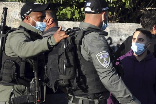 Nεκρός Παλαιστίνιος από ισραηλινά πυρά σε διαδήλωση στη Δ. Όχθη