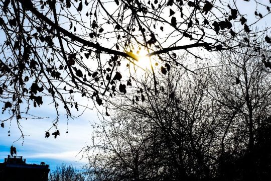 Βελτιώνεται ο καιρός, ανεβαίνει η θερμοκρασία