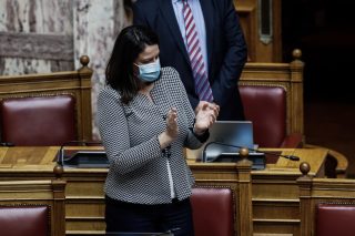 Ερώτηση ΣΥΡΙΖΑ για τις απευθείας αναθέσεις Κεραμέως