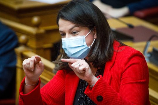 Προφάσεις εν αμαρτίαις από την Κεραμέως για τα τηλέφωνα σε πρυτάνεις