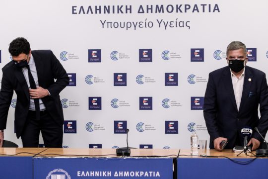 Μένουν στις εκκλήσεις προς ιδιώτες, ενώ το ΕΣΥ καταρρέει