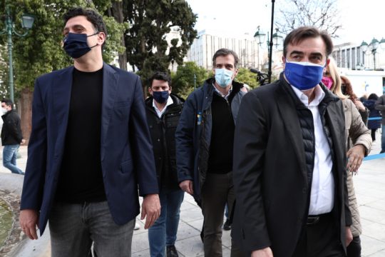 Κλείνουν το μάτι ξανά στις ιδιωτικές κλινικές μέσω Κικίλια