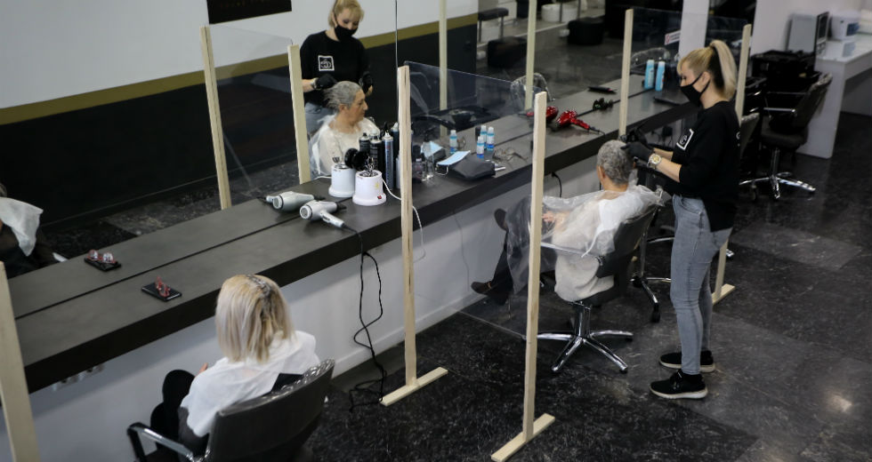 Επιτρέπονται οι διαδημοτικές μετακινήσεις για κομμωτήρια και κέντρα αισθητικής