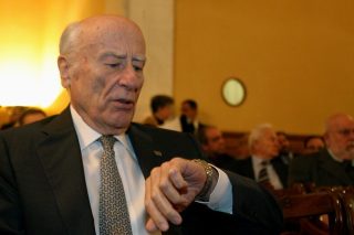 Θερμοί αποχαιρετισμοί στον «πατριάρχη των τραπεζιτών»