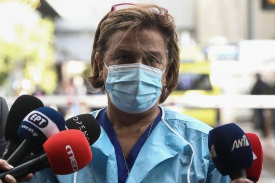 «Καρφιά» Κοτανίδου για λάθος αποφάσεις της επιτροπής για την πανδημία