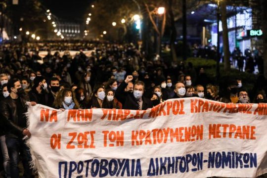 Η κυβέρνηση κωφεύει, η αλληλεγγύη περισσεύει