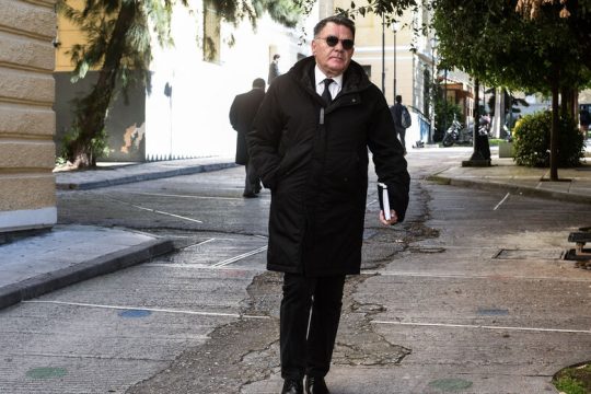 Μαινόμενος ο Κούγιας κατά πάντων
