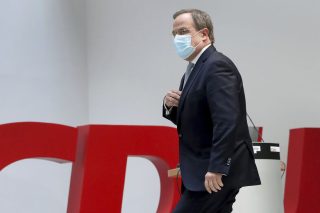 Εκλογικός καταποντισμός και εκκλήσεις για νέο λοκντάουν